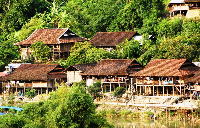 ba be lake vietnam traditional houses